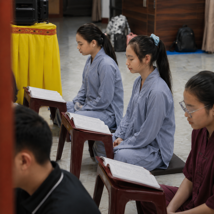 Sách Kinh Tụng