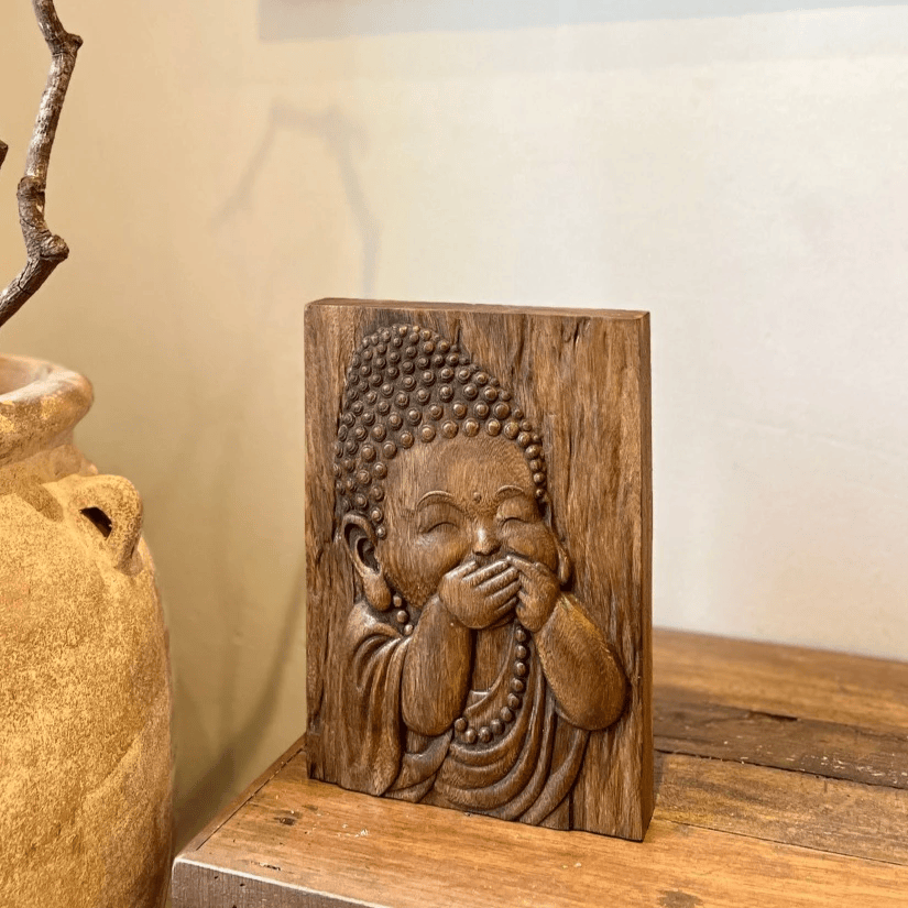 Tranh gỗ - An Tiếu - hình ảnh chú Tiểu mỉm cười khúc khích