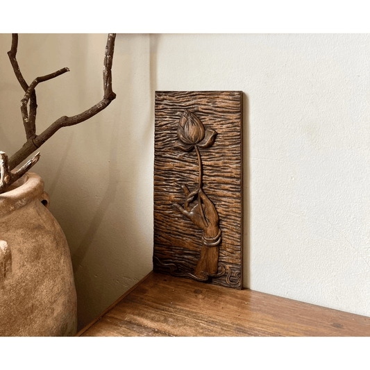 Tranh Gỗ Nhã Liên 20 x 40 cm – Tay Phật Cầm Nụ Sen, Decor Treo Tường/Bàn, Quà Tặng