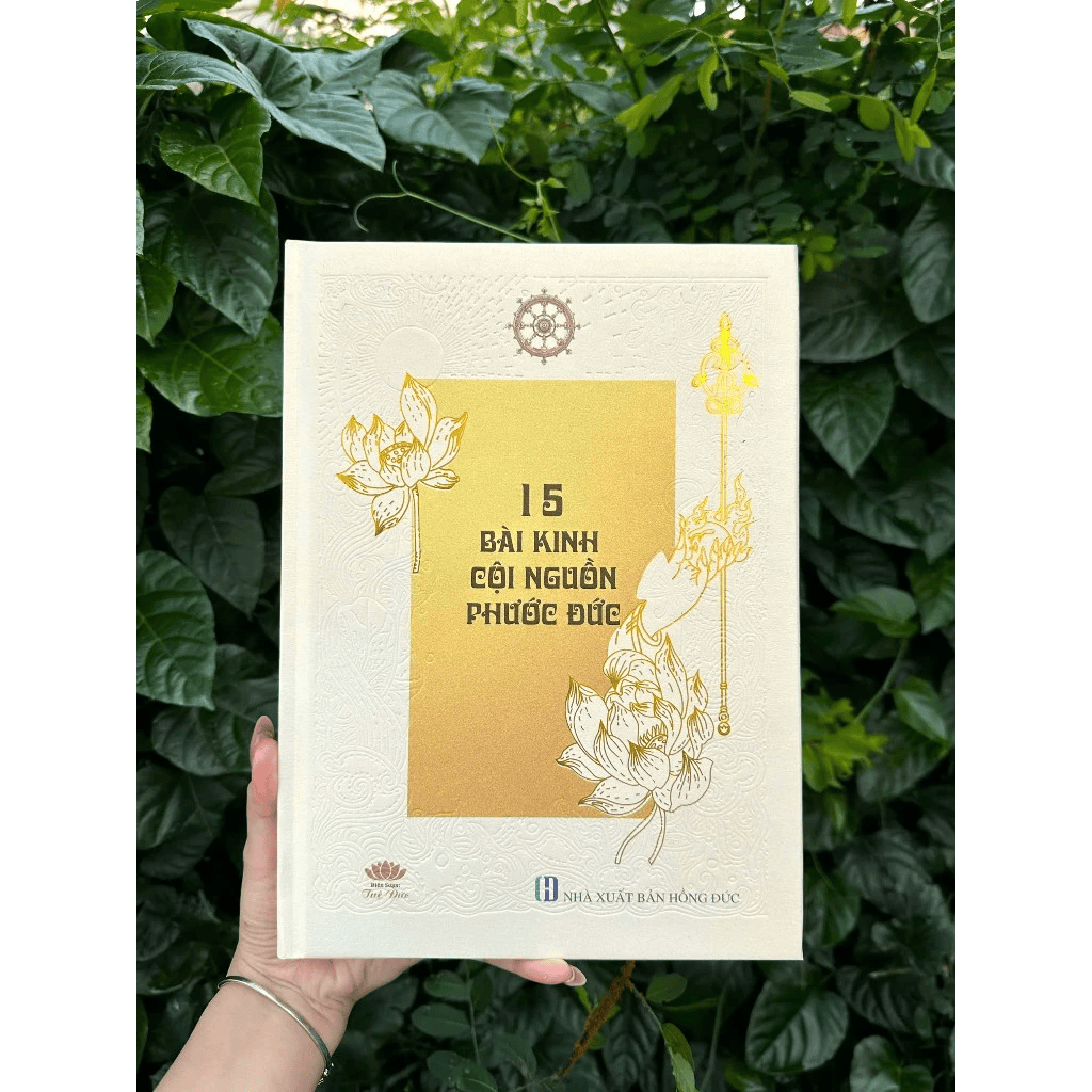 Sách 15 Bài Kinh Cội Nguồn Phước Đức - Bìa cứng nhũ [Tặng Lá Bồ Đề + Kinh Đại Phúc Đức + Vòng Tay Chỉ Ngũ Sắc]