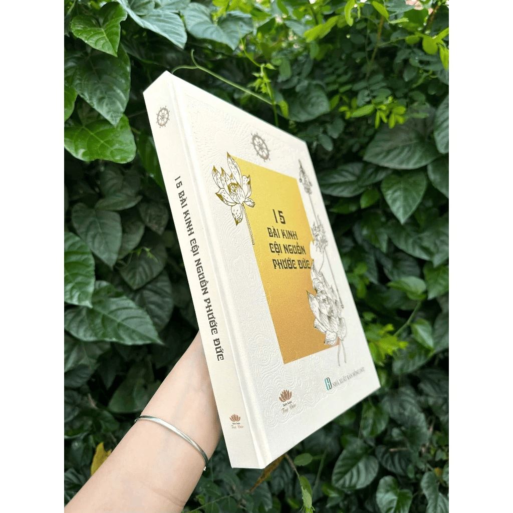 Sách 15 Bài Kinh Cội Nguồn Phước Đức - Bìa cứng nhũ [Tặng Lá Bồ Đề + Kinh Đại Phúc Đức + Vòng Tay Chỉ Ngũ Sắc]