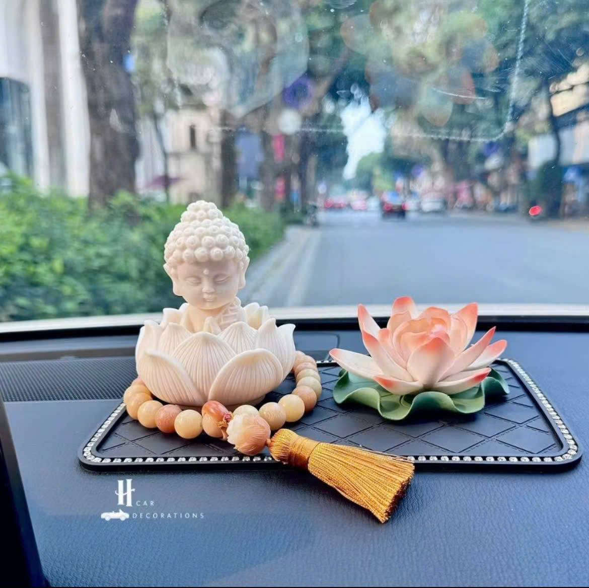 Tượng Phật Trang Trí Sakyamuni mỉm cười  bình an may mắn để trên taplo ô tô cao cấp- Tượng Phật trang trí taplo ô tô