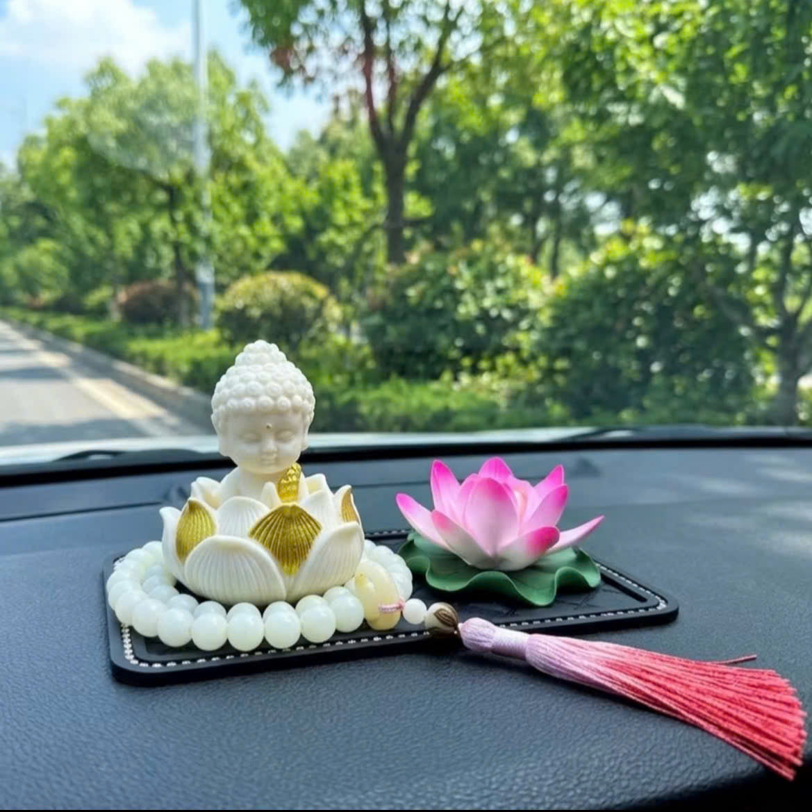 Tượng Phật Trang Trí Sakyamuni mỉm cười  bình an may mắn để trên taplo ô tô cao cấp- Tượng Phật trang trí taplo ô tô
