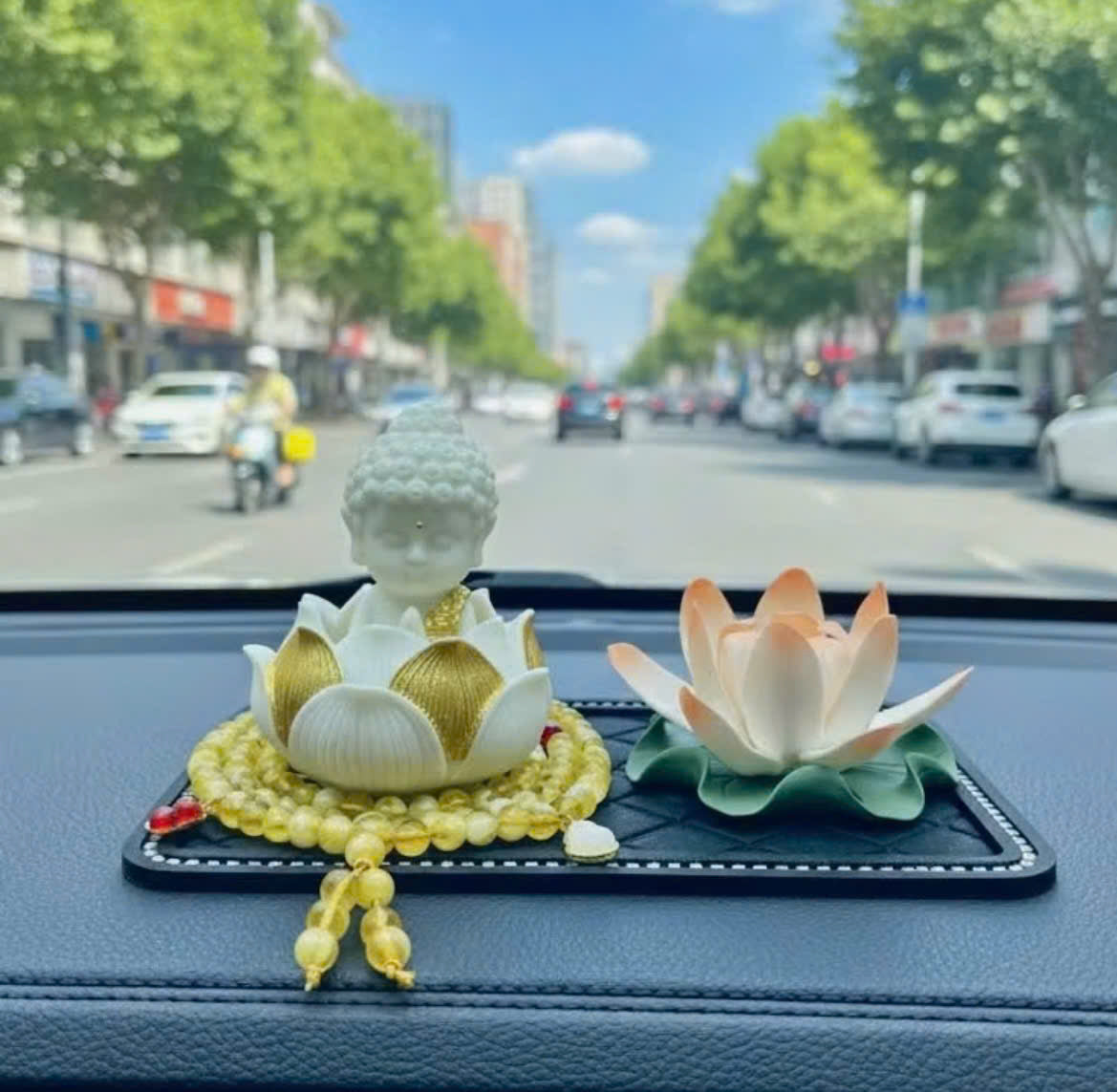 Tượng Phật Trang Trí Sakyamuni mỉm cười  bình an may mắn để trên taplo ô tô cao cấp- Tượng Phật trang trí taplo ô tô
