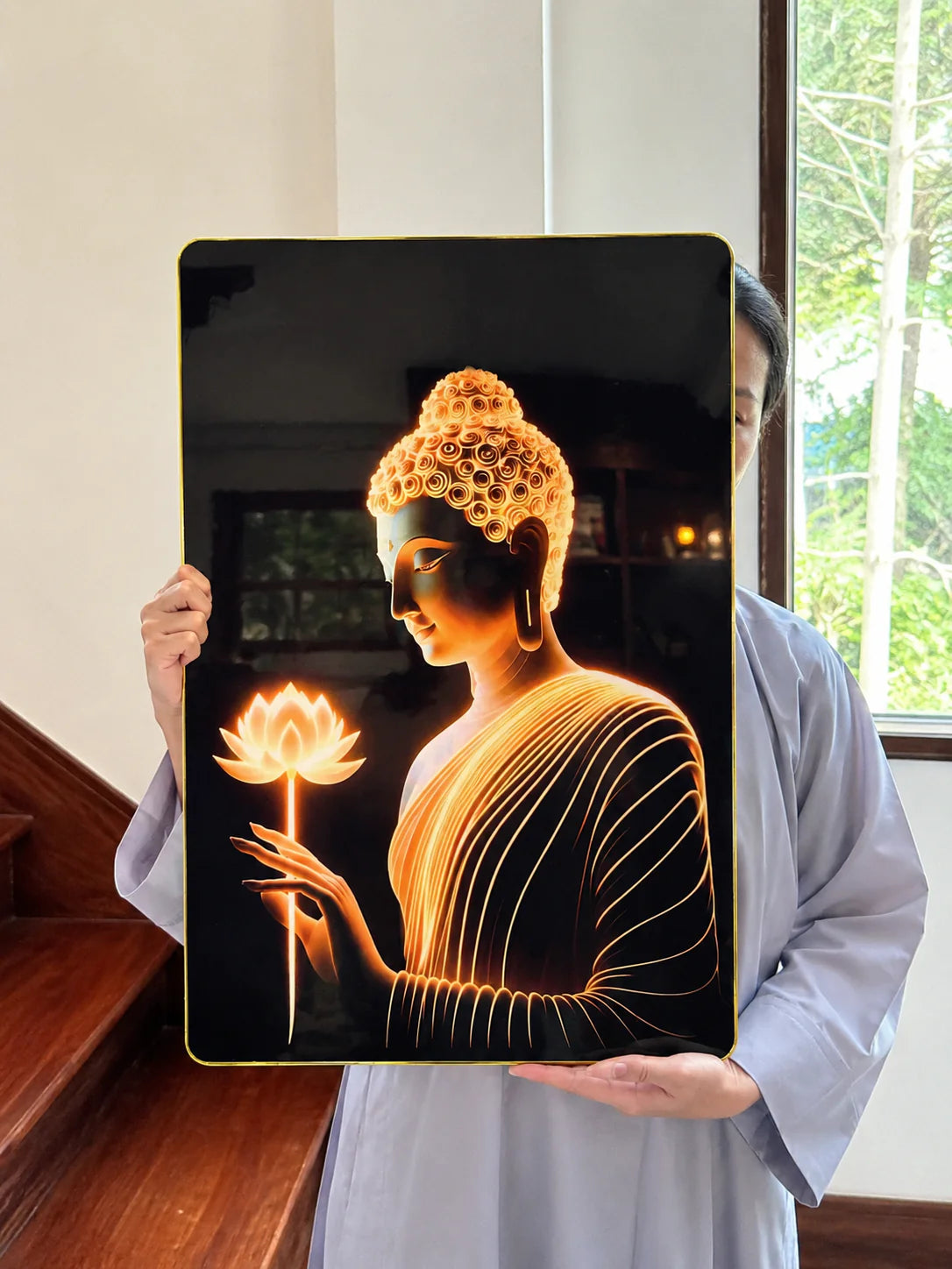 P02 - Tranh tráng gương Phật cầm hoa