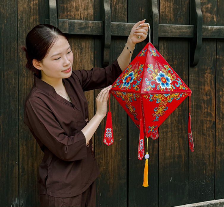[45cm] Lồng Đèn Hình Chóp "Kim Tháp Vân Đăng"
