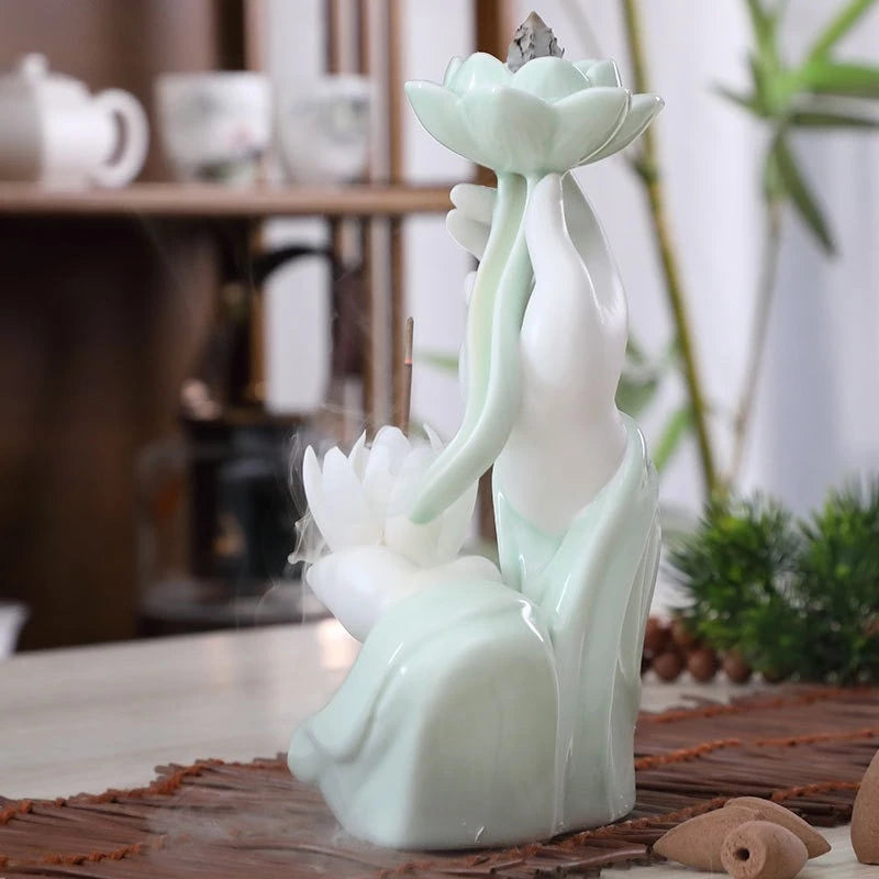 Thác Khói Trầm Hương Mẫu Tay Phật Ngọc Nâng Sen