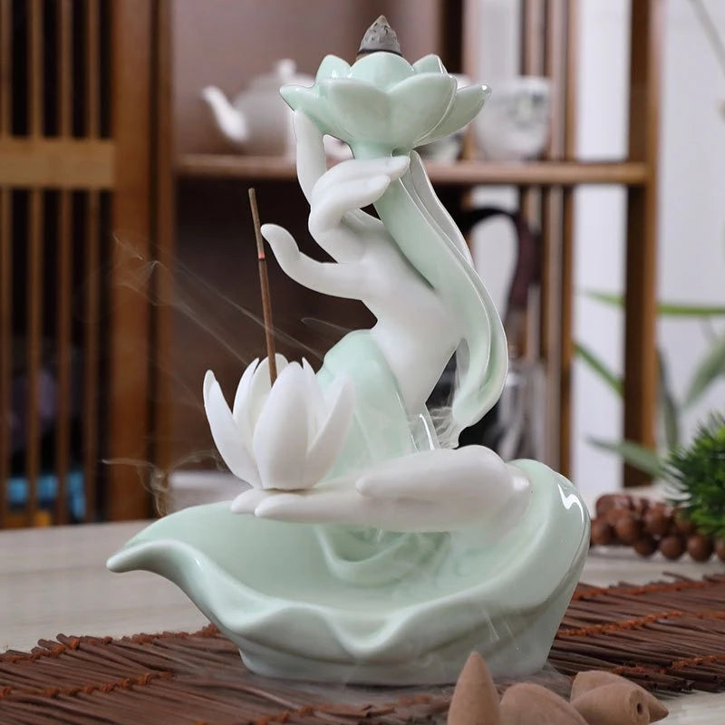 Thác Khói Trầm Hương Mẫu Tay Phật Ngọc Nâng Sen