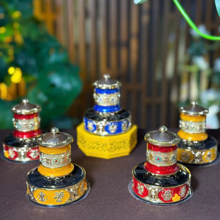 Kinh luân để ô tô, góc tu tập, bàn làm việc, pin năng lượng mặt trời