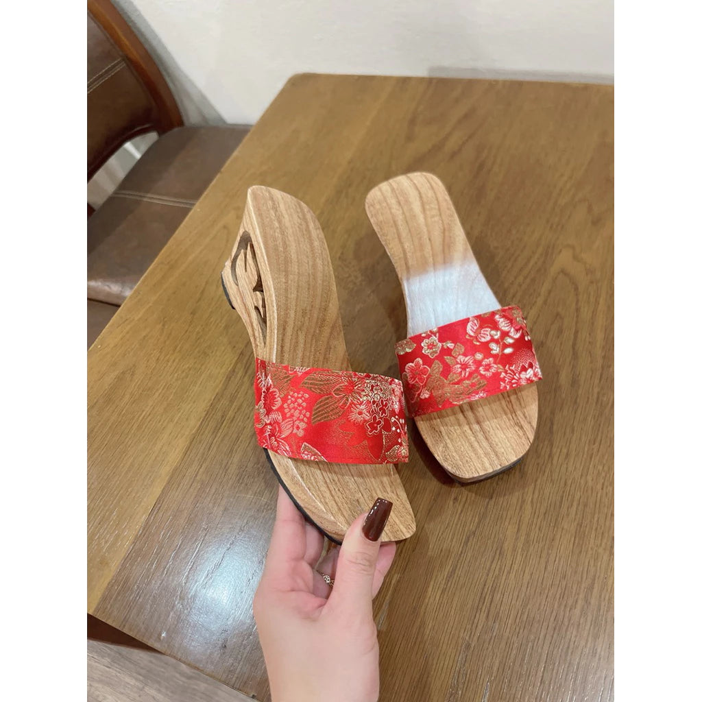 Guốc mộc truyền thống đe 7 Phân quai gấm hoa bướm