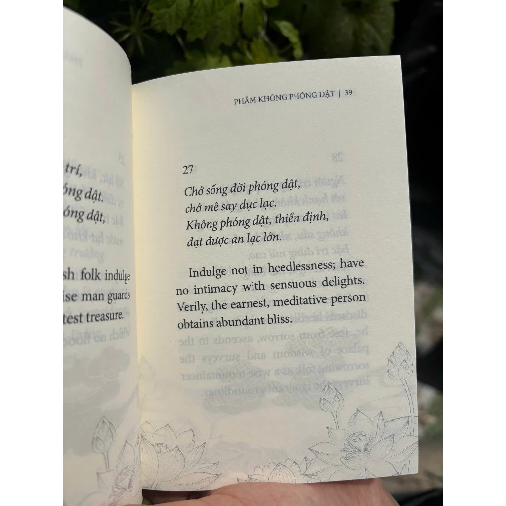 Sách Kinh Pháp Cú - Song ngữ Việt - Anh (Bản Thơ, Bài Kệ)