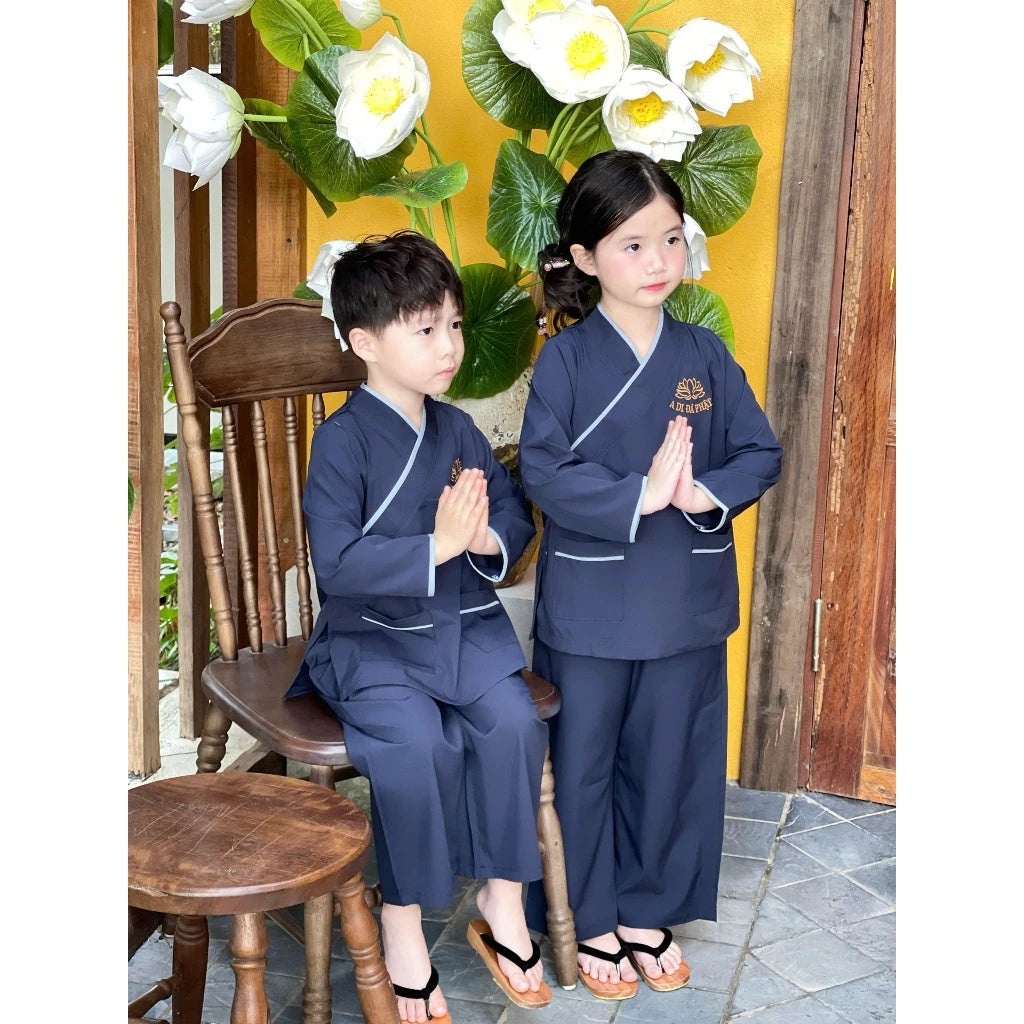 TT46 - Pháp phục cho bé chất liệu lụa nhuyễn, đồ lam thêu hoa sen
